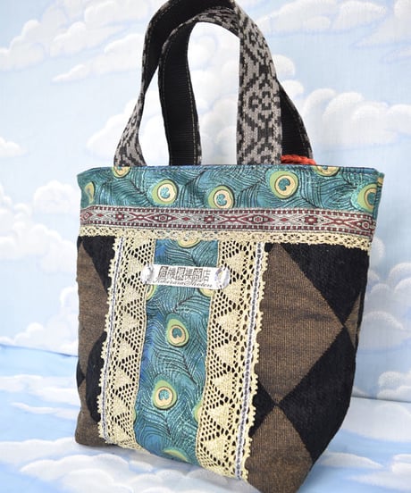 kki.2164　十字架と蜂のミニBAG。＜ブラック＞