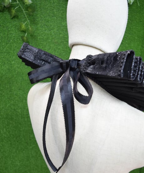 kki. 2308　Twinkle BLACK アコーディオンネックラフ。