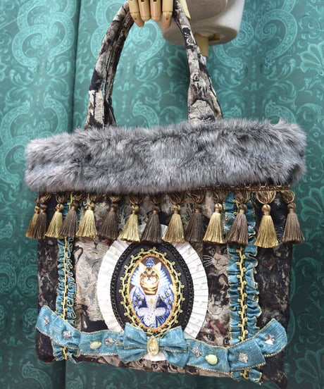 kki.2409　Catゴブランタッセルとファーのヴィンテージ風トートBAG。