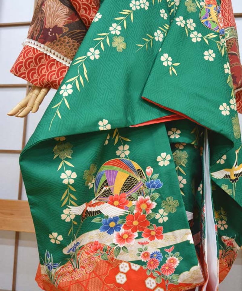 オリーブグリーン 紬着物 銀座【A-4140】本場夏琉球絣 オリーブグリーン色 蜻蛉の図（反端