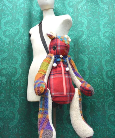 kki.2624　ボアとフリースのタータンチェックのくまちゃんぬいぐるみポシェットBAG。