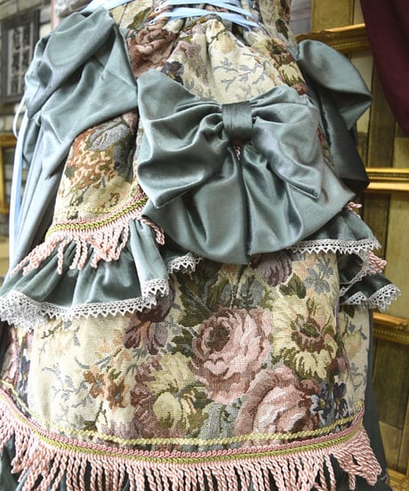 kki.2200　ロココゴブランフリンジとリボンのバッスルコルセット。