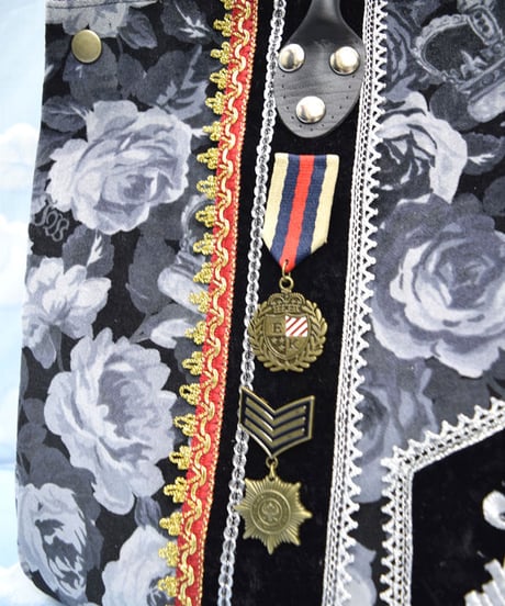 kki.2109　勲章とクロスの王冠と薔薇ロイヤルBAG。