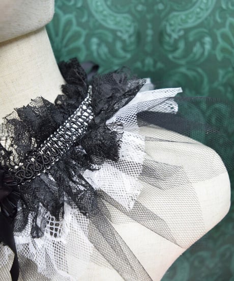 kki.2462　ドクロの切りっぱなしフリルネックラフ。