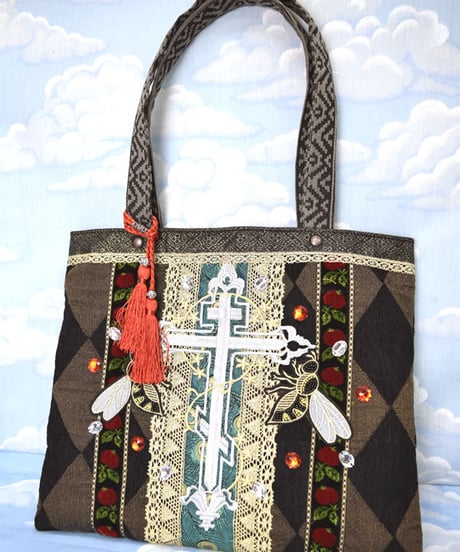 kki.2166　十字架と蜂のトートBAG。＜ブラック＞