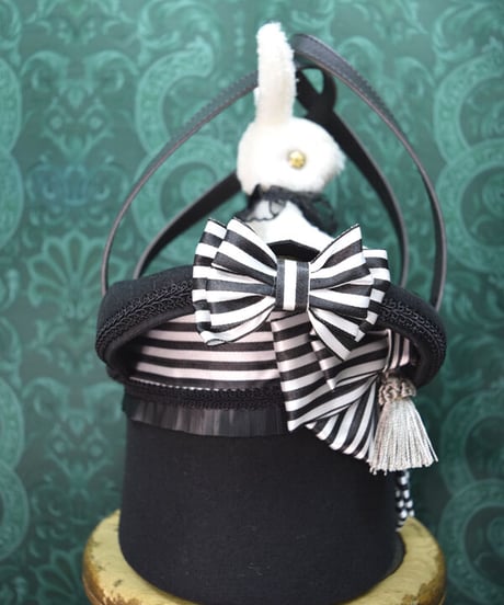 kki.2384　白うさぎのマジックシルクHATBAG。＜白黒＞