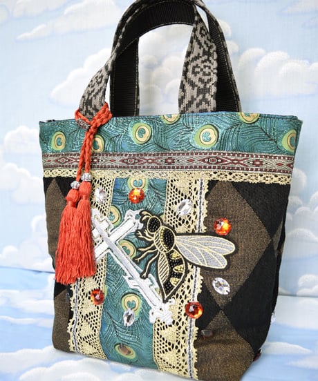 kki.2164　十字架と蜂のミニBAG。＜ブラック＞