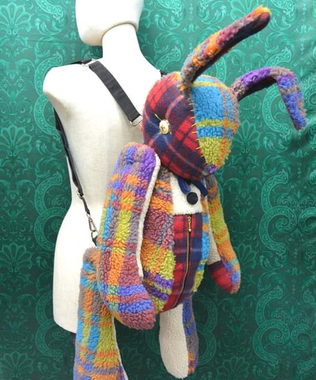 kki.2625　ボアとフリースのタータンチェックのデカいぬいぐるみBAG。  ＜うさちゃん＞