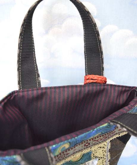 kki.2164　十字架と蜂のミニBAG。＜ブラック＞