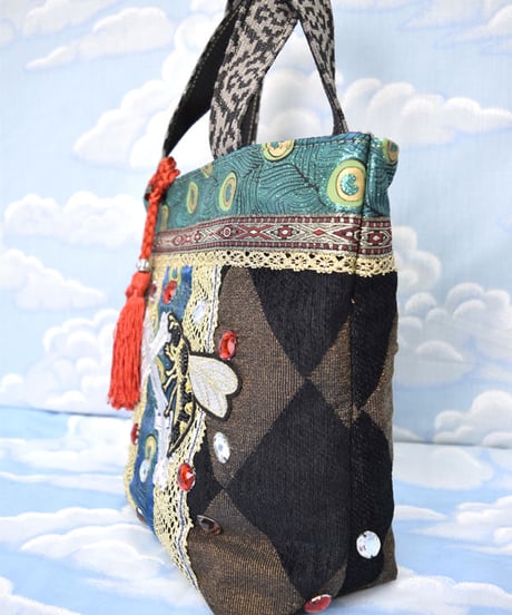 kki.2164　十字架と蜂のミニBAG。＜ブラック＞