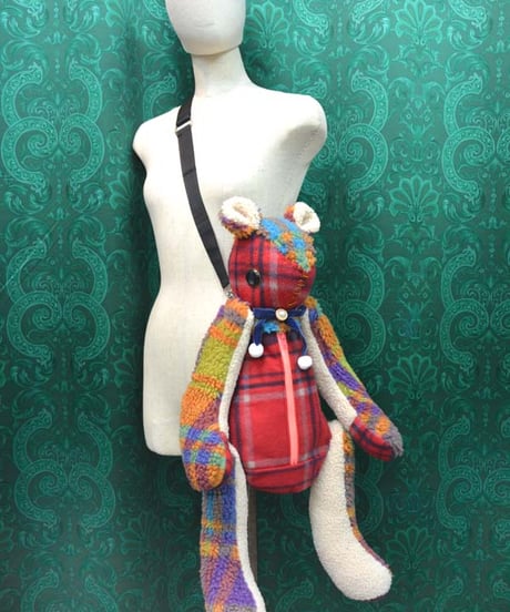 kki.2624　ボアとフリースのタータンチェックのくまちゃんぬいぐるみポシェットBAG。