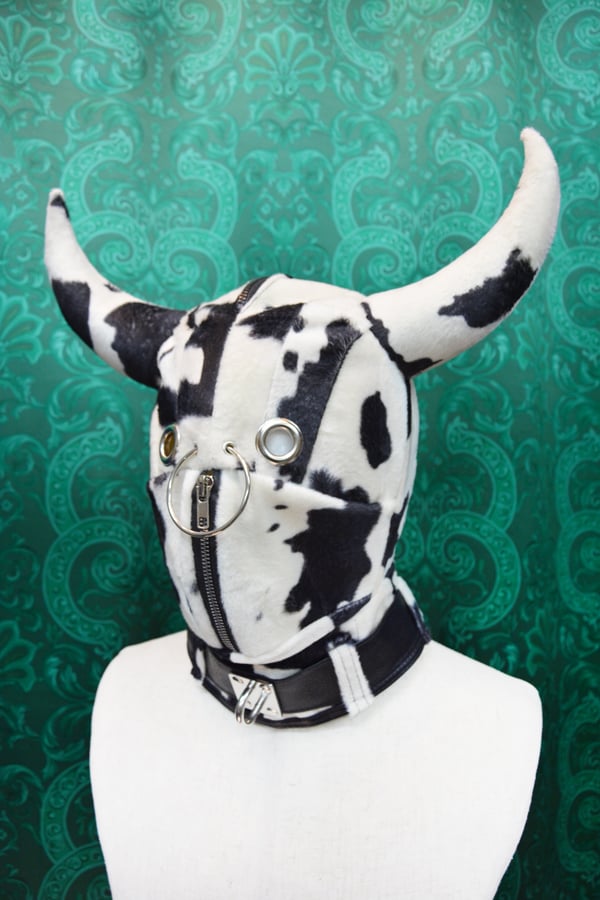 No.627 オーダーマスク　牛柄　モノトーン　ハンドメイド　cow kki.2703 牛男 MASK。 | 危機裸裸商店WEBSHOP
