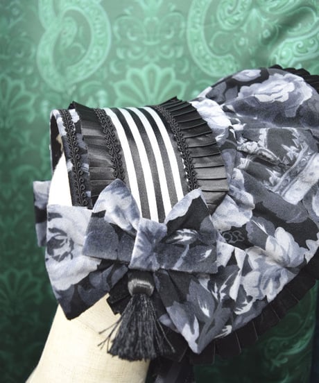 kki.2390　王冠と薔薇ボンネットフリルヘッドドレス。