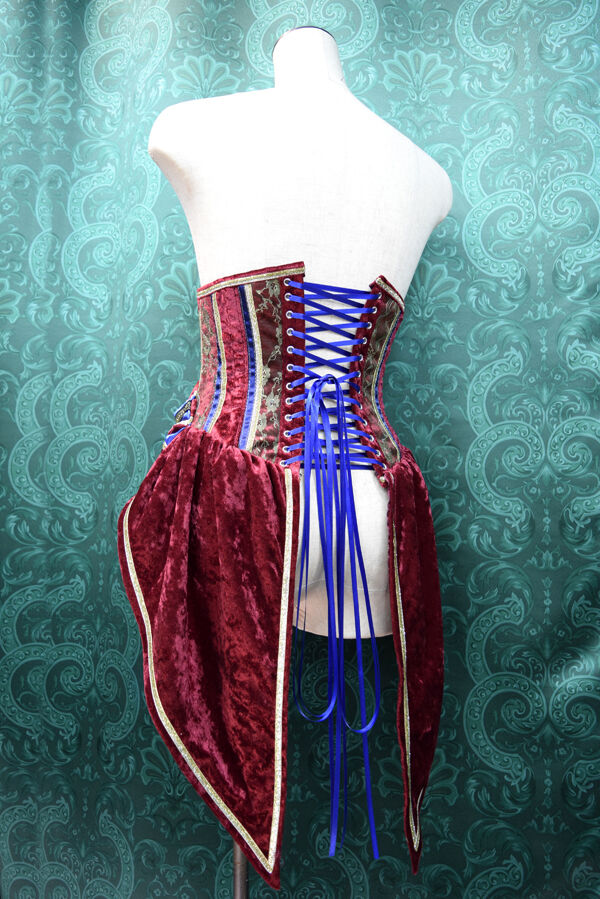 kki.2414 ワインレッドと青の燕尾風フリルウエストコルセット。 | 危機