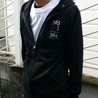 HAPPY UNBIRTHDAY パーカー