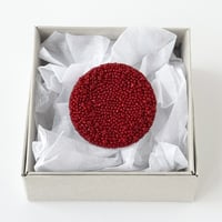 taupeブローチ｜nw/circle red