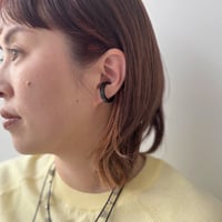 ブラックリングのイヤーカフ