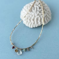 小さなチャームのネックレス