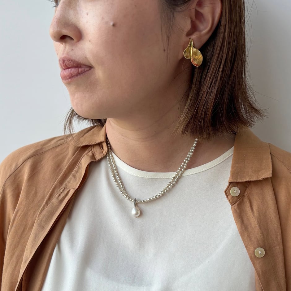 チャーム付シェルパールのロングネックレス | CO＊STARRING ONLINE-SHOP