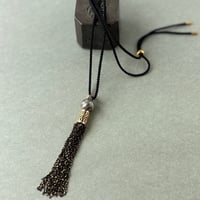 大人のためのタッセルペンダント