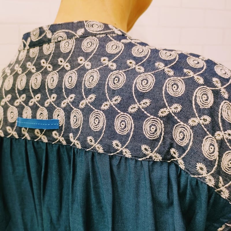 IFOP025-251 インディゴレースワンピース サックス×白 | シロヤ