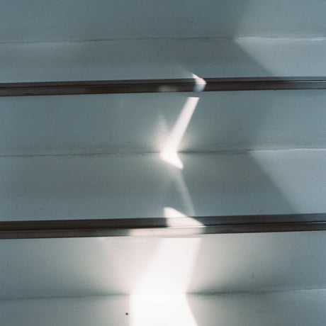 石田真澄写真集「light years revisited "echo"」(TISSUE PAPERS 07）