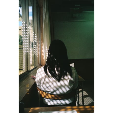石田真澄写真集「light years -光年-」(TISSUE PAPERS 03)