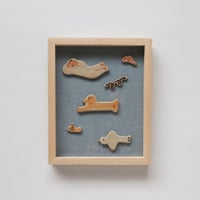 ちえちひろ 陶板作品『空飛ぶ』