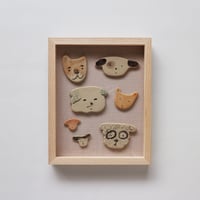 ちえちひろ 陶板作品『いろんな犬がいる』