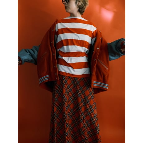 border l/s tee / red × white
