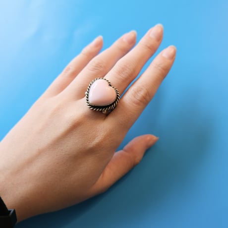 navajo / “heart” conch shell ring