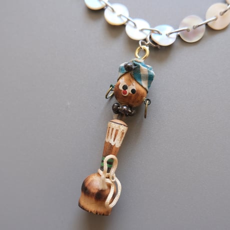 eski. original shell chain necklace "girl mascot"