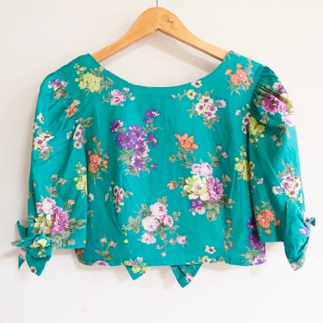 back ribbon flower print tops