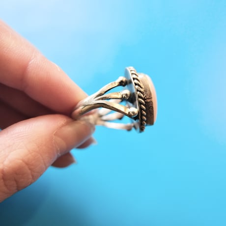 navajo/ “heart” conch shell ring