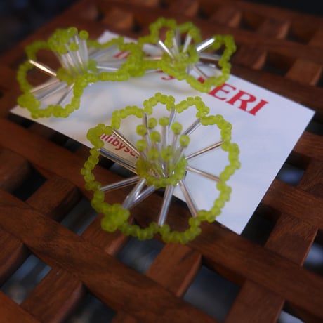 lili by SERI / flower drawing "green" ear cuff type