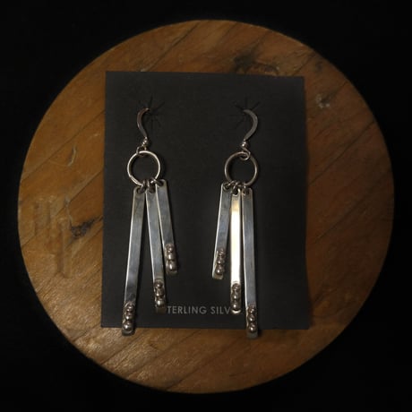 indian jewely / "HenryMariano" swinging bar pierce