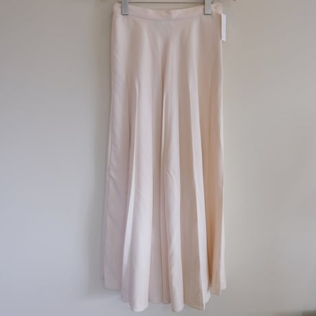 white pleats skirt