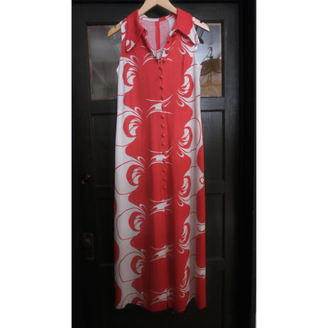 unknown / no-sleeve dress