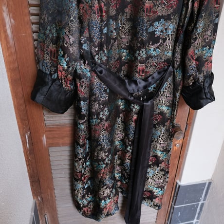 China gown / black