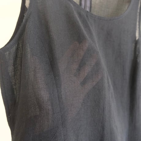 no-sleeve black simple dress