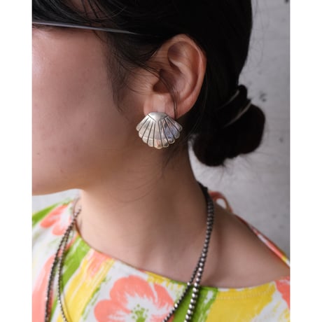 indian jewely / "shell" motif pierce