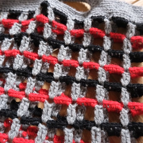 hand knit bag / gray × red