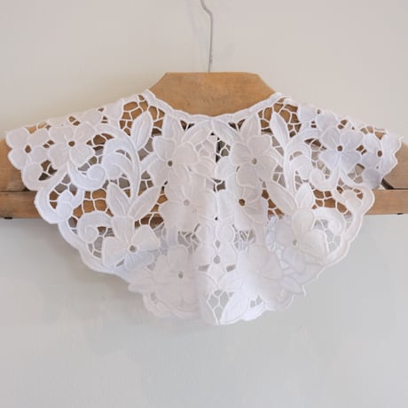 lace collar