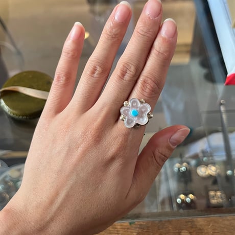 ZUNI / flower ring / pink shell (big)