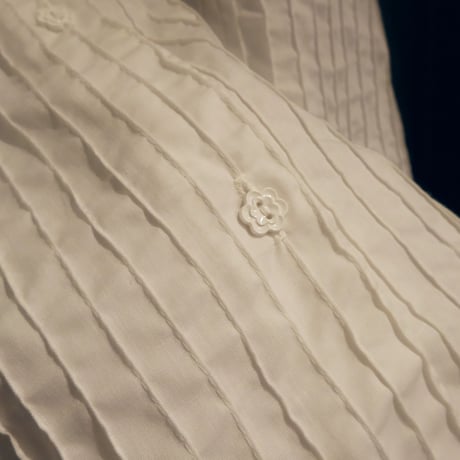white cotton tops
