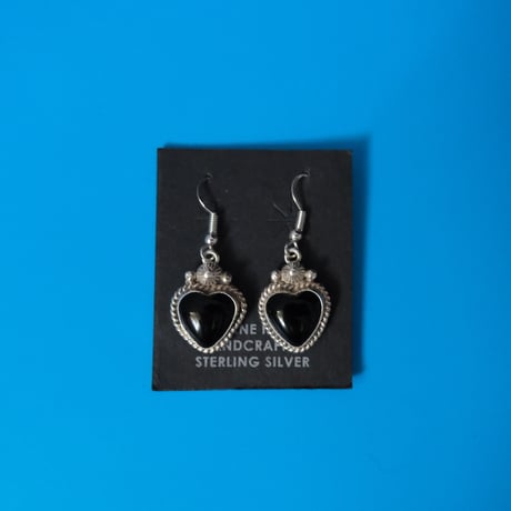 navajo / heart motif onyx pierce