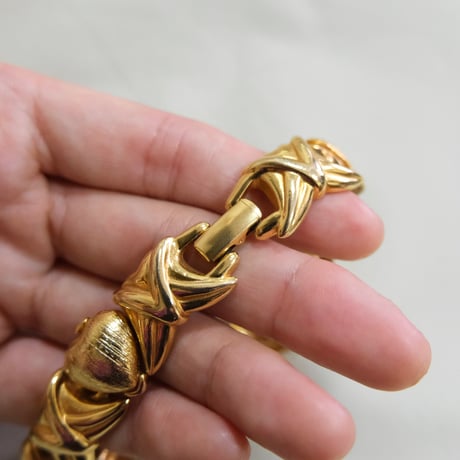 heart motif gold bracelet