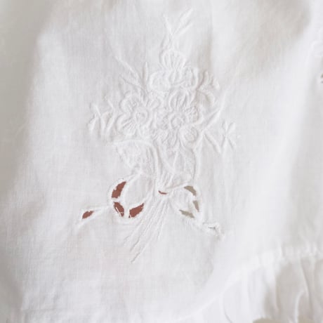 cotton apron with frill