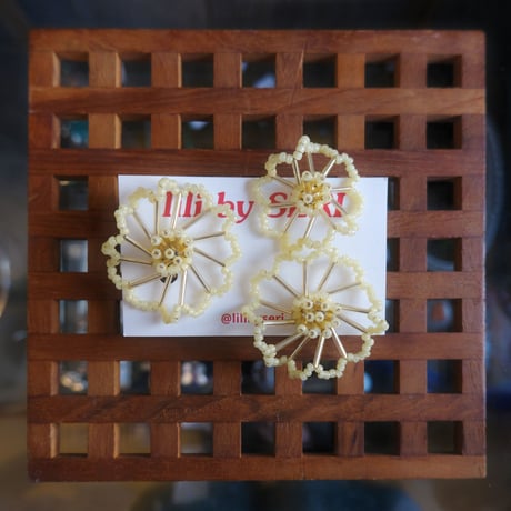 lili by SERI / flower drawing "cream yellow" ear cuff type