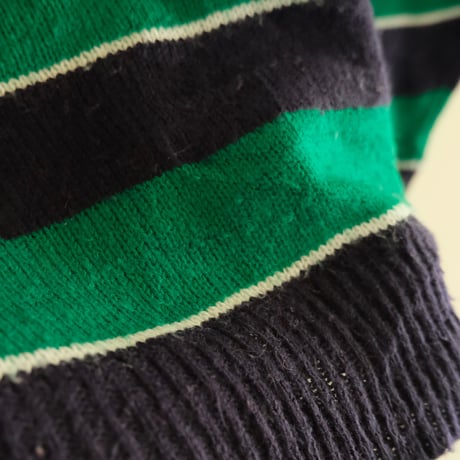 green × navy boat neck knit
